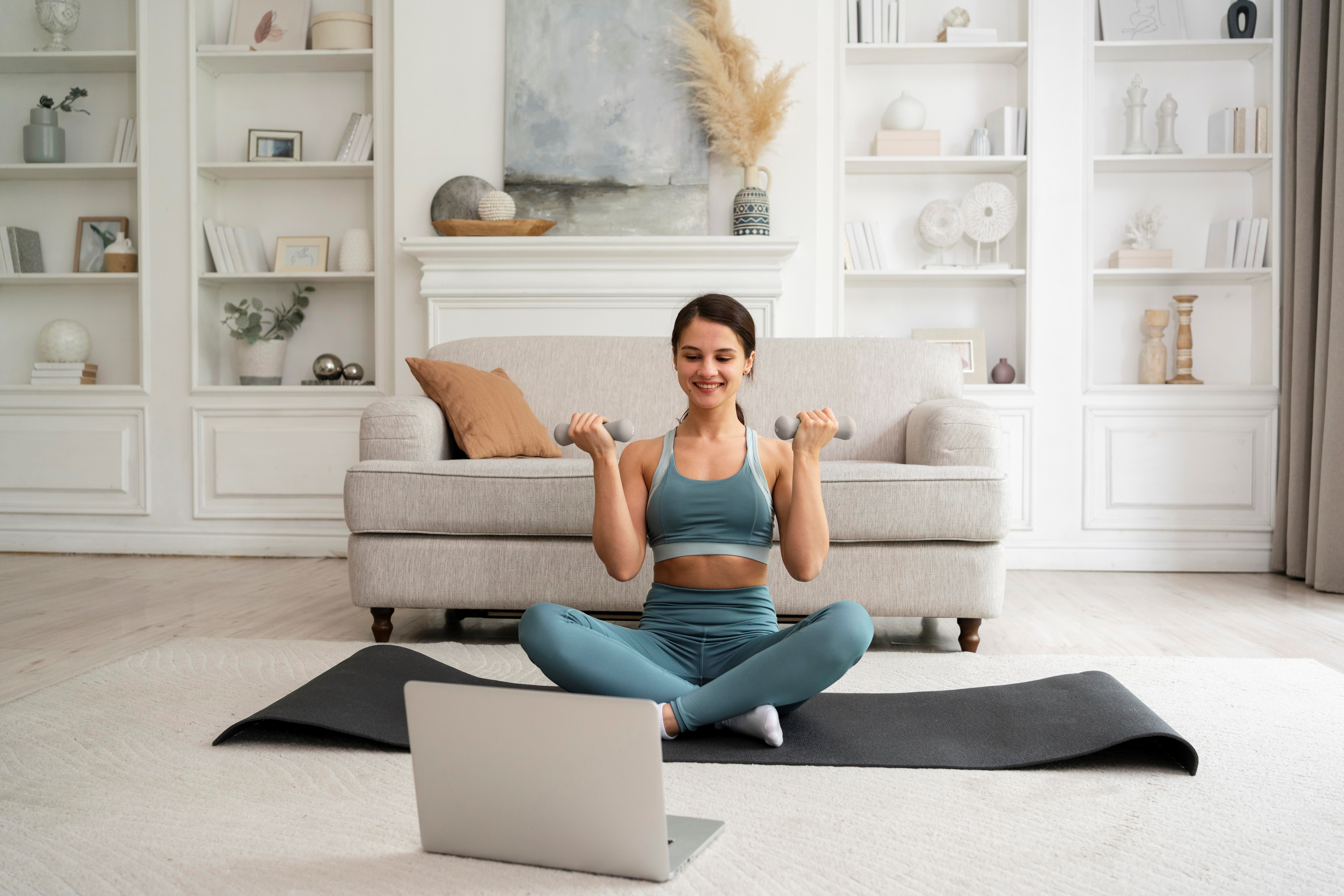 Woman doing her cardio exercises at home.